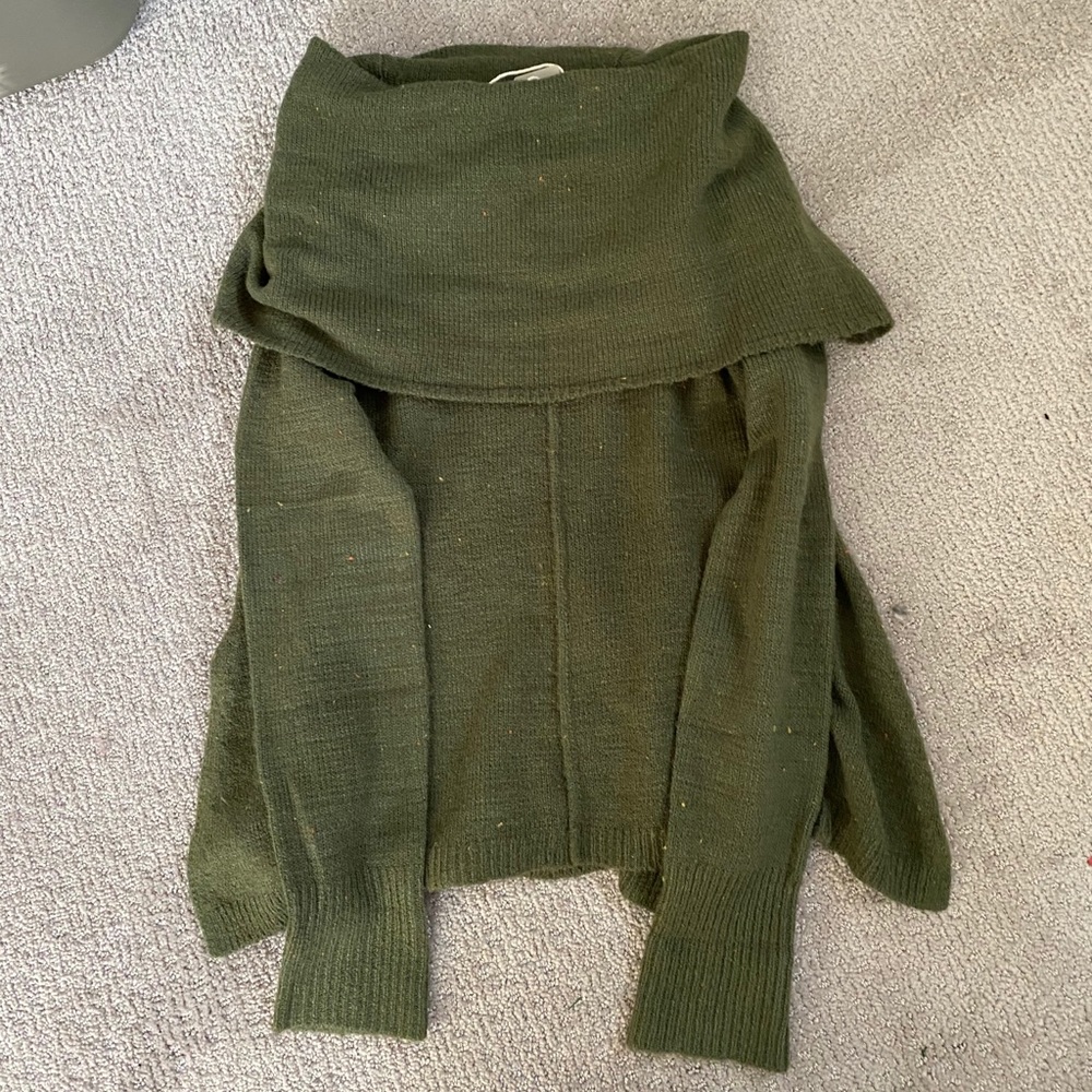Hem and thread hunter green sweater